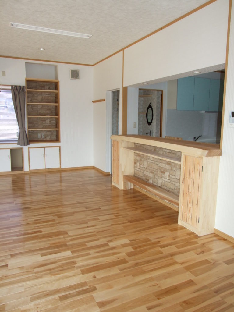 けやき3m一枚板のキッチンカウンター | 無垢材・一枚板などの木材とオリジナル家具｜木の店さんもく