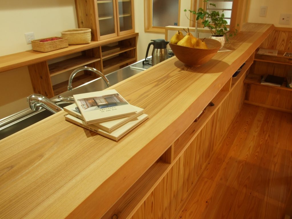 杉一枚板のキッチンカウンター | 無垢材・一枚板などの木材と