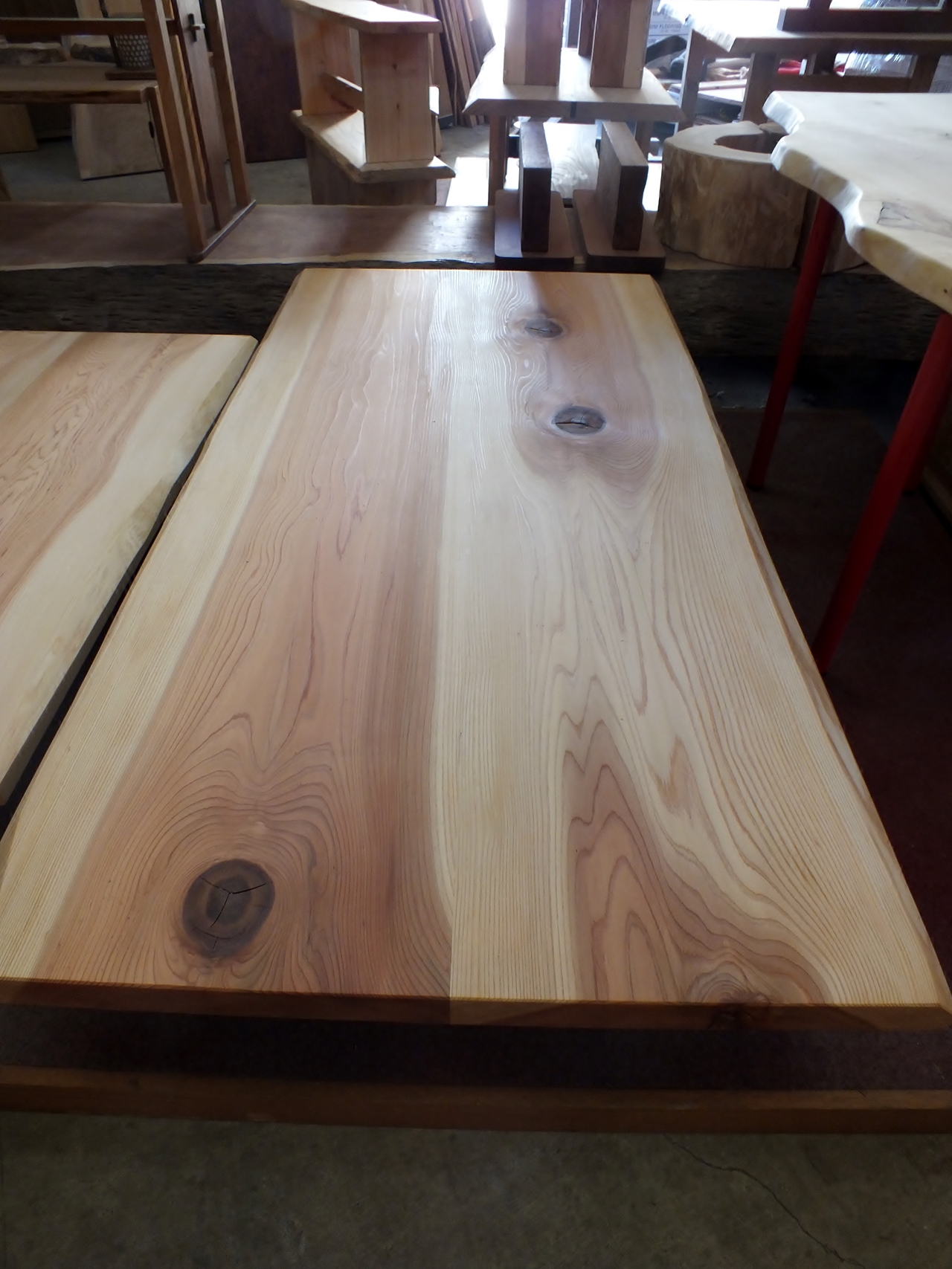 巾が狭い一枚板をハギ合わせたテーブル | 無垢材・一枚板などの木材と ...