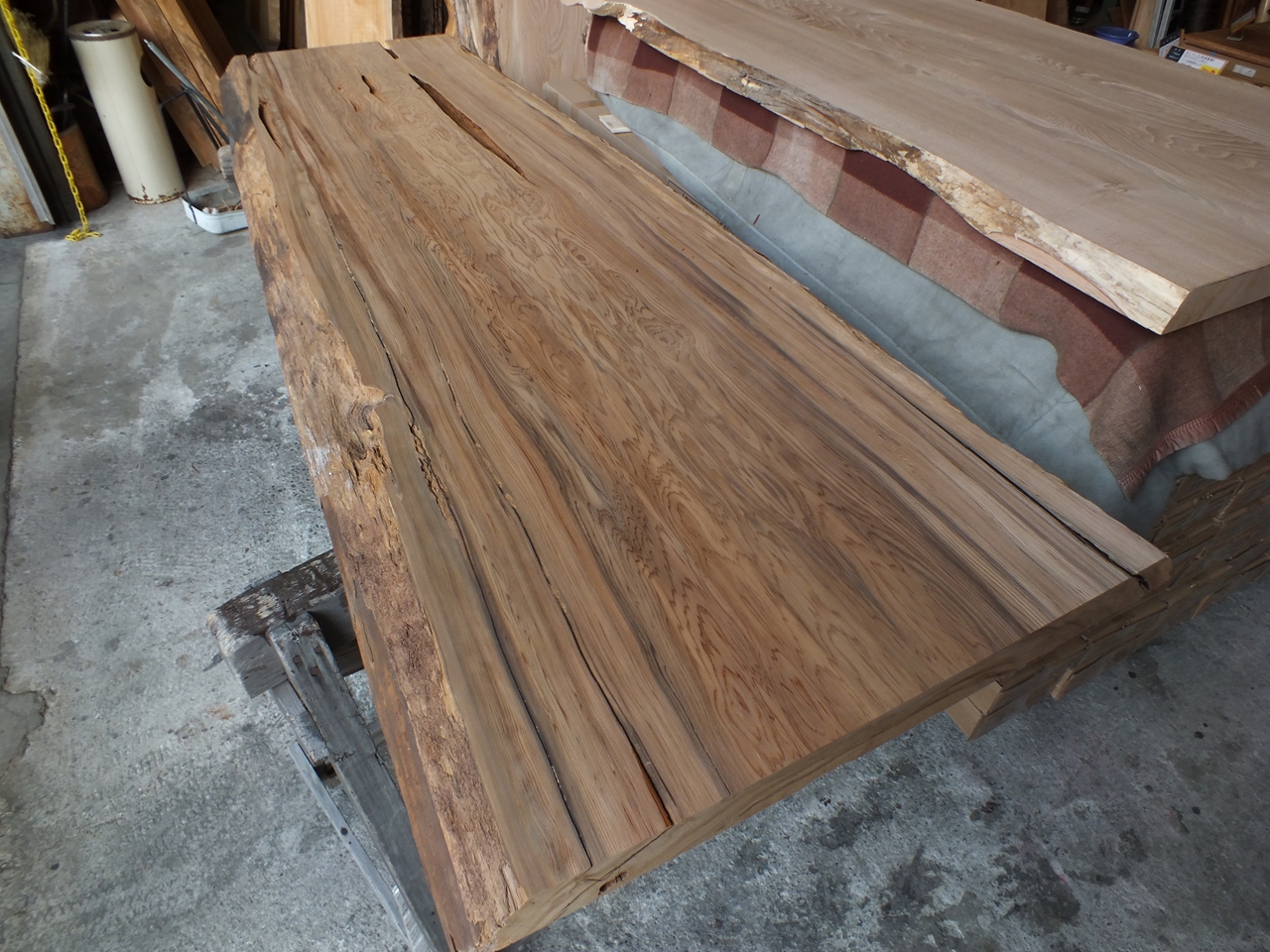 屋久杉一枚板を座卓&衝立にします。 | 無垢材・一枚板などの木材と 
