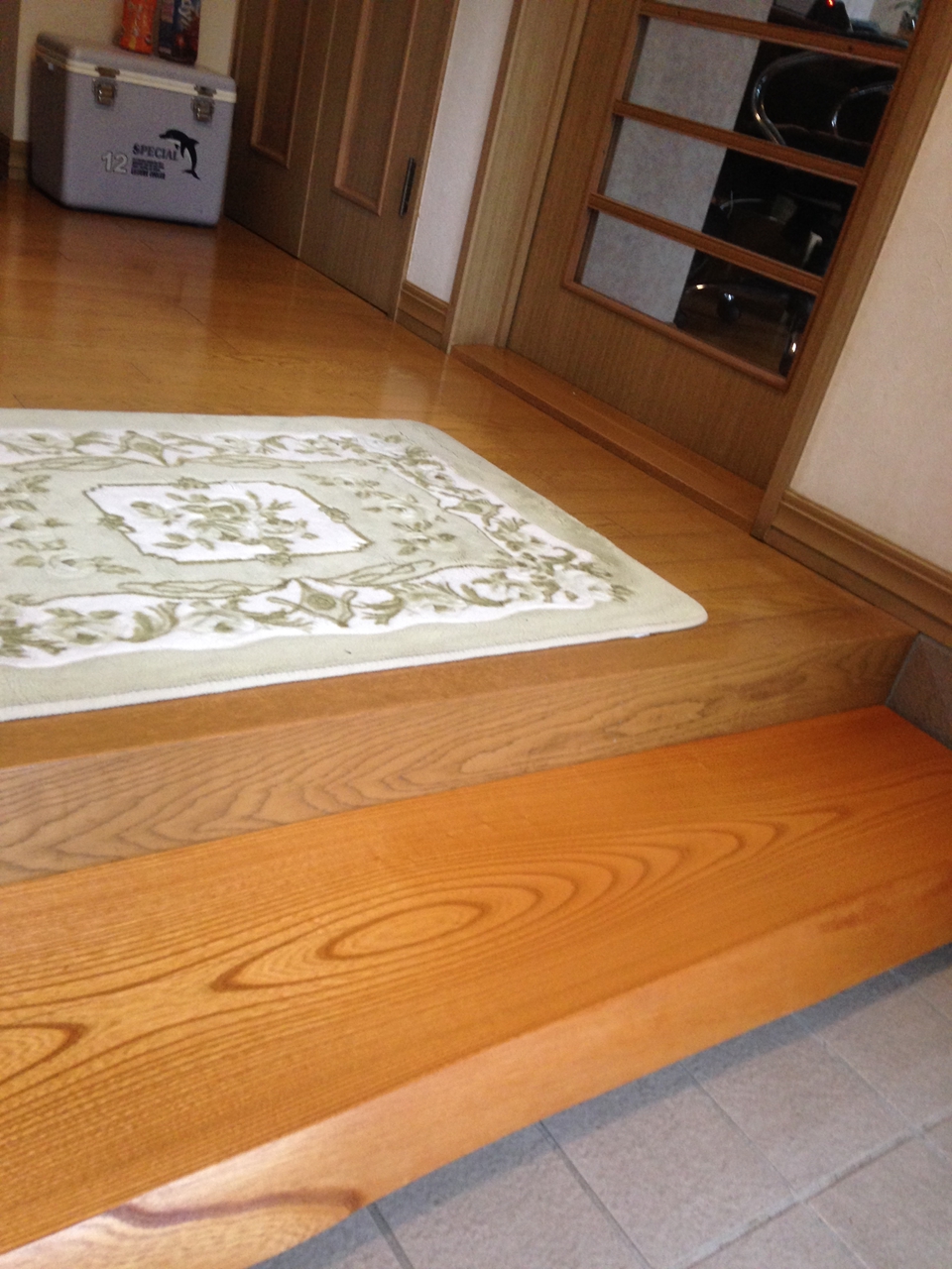 後付けの玄関式台【ケヤキ一枚板】 | 無垢材・一枚板などの木材と 