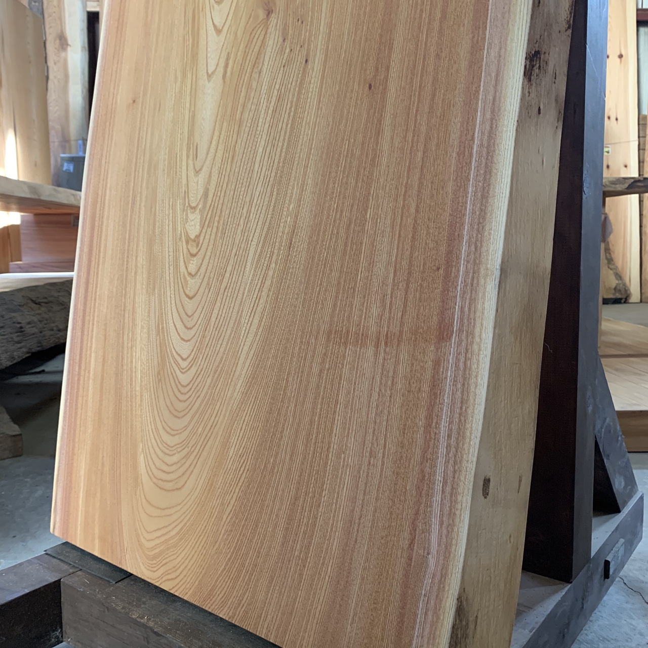 けやき一枚板 1350×600~700×47㎜ | 無垢材・一枚板などの木材とオリジナル家具｜木の店さんもく