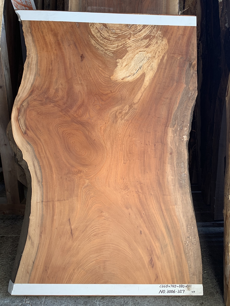 樹齢300年のケヤキ一枚板 | 無垢材・一枚板などの木材とオリジナル家具 