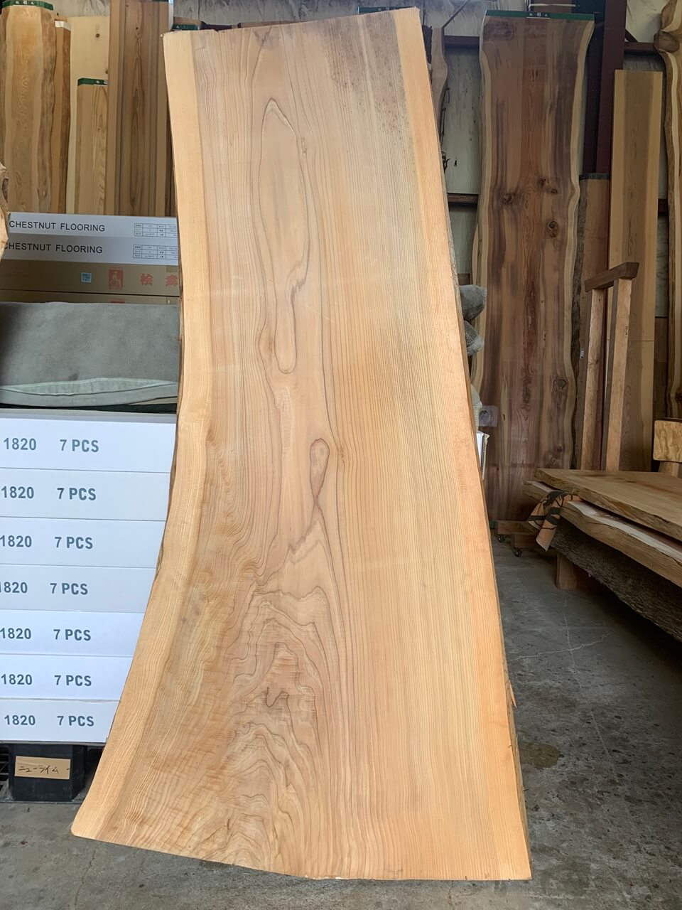 杉一枚板をPCデスクの天板に | 無垢材・一枚板などの木材とオリジナル