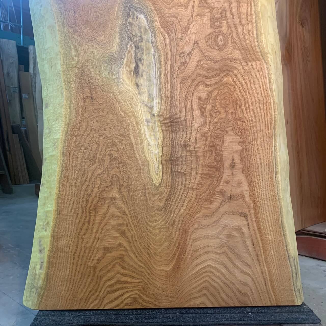 キハダ一枚板 1700×260~650×52㎜ | 無垢材・一枚板などの木材と 