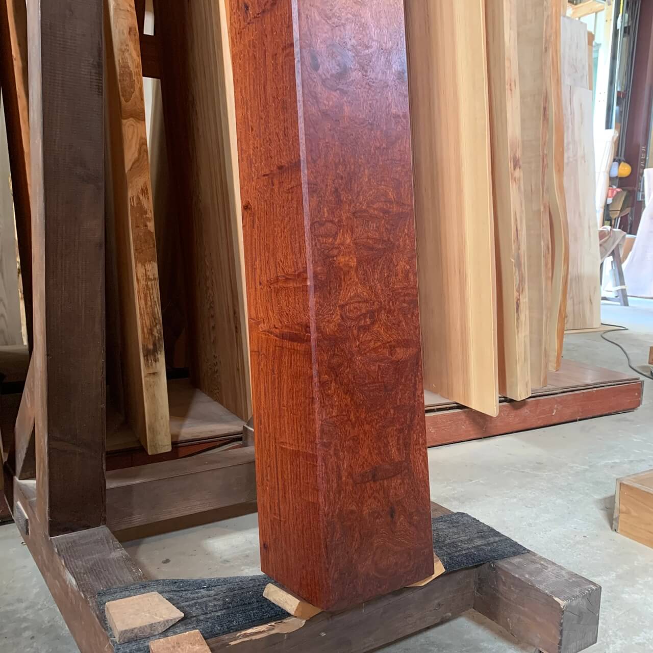 床柱】カリン 3000×170×170㎜ | 無垢材・一枚板などの木材とオリジナル 