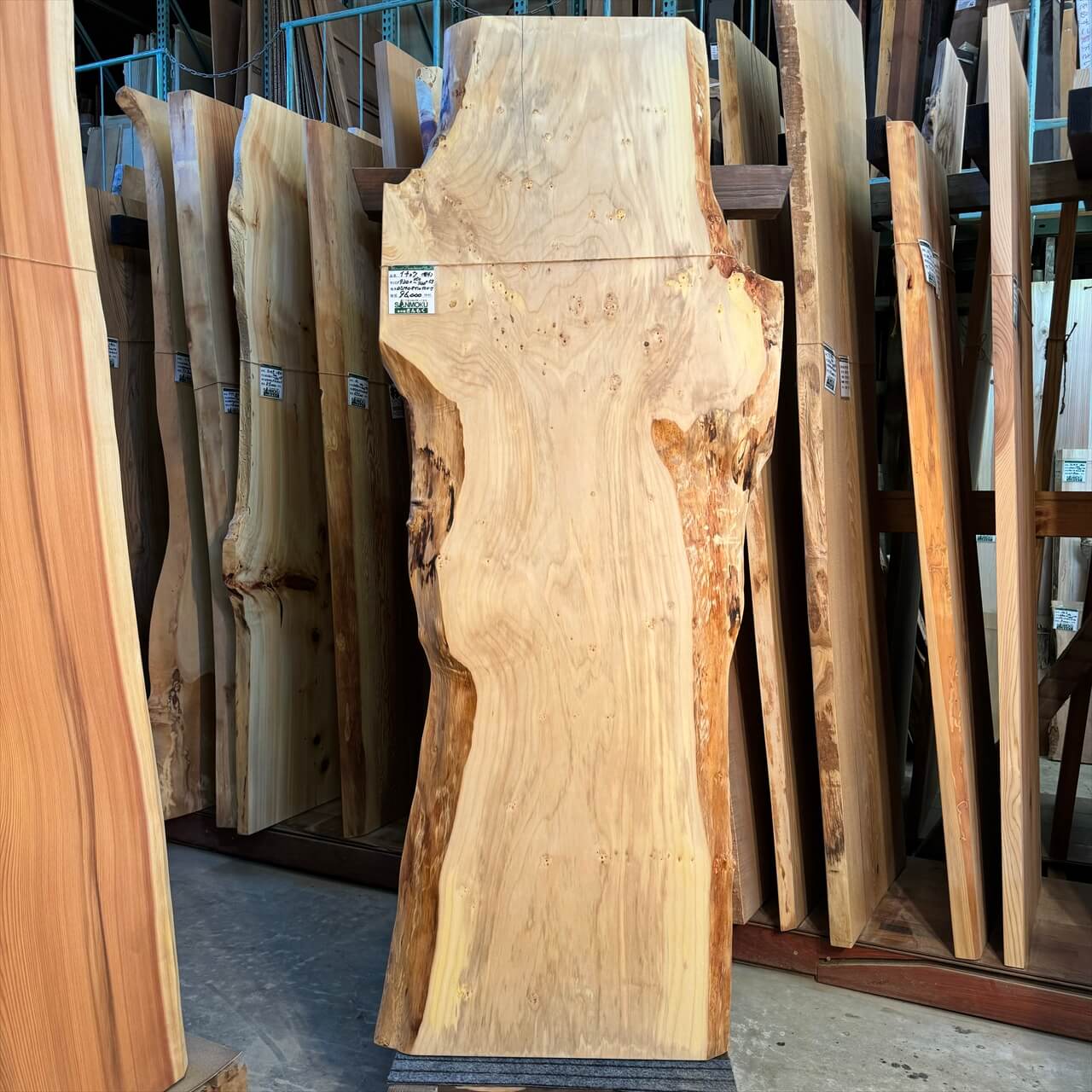 いちょう | 無垢材・一枚板などの木材とオリジナル家具｜木の店さんもく