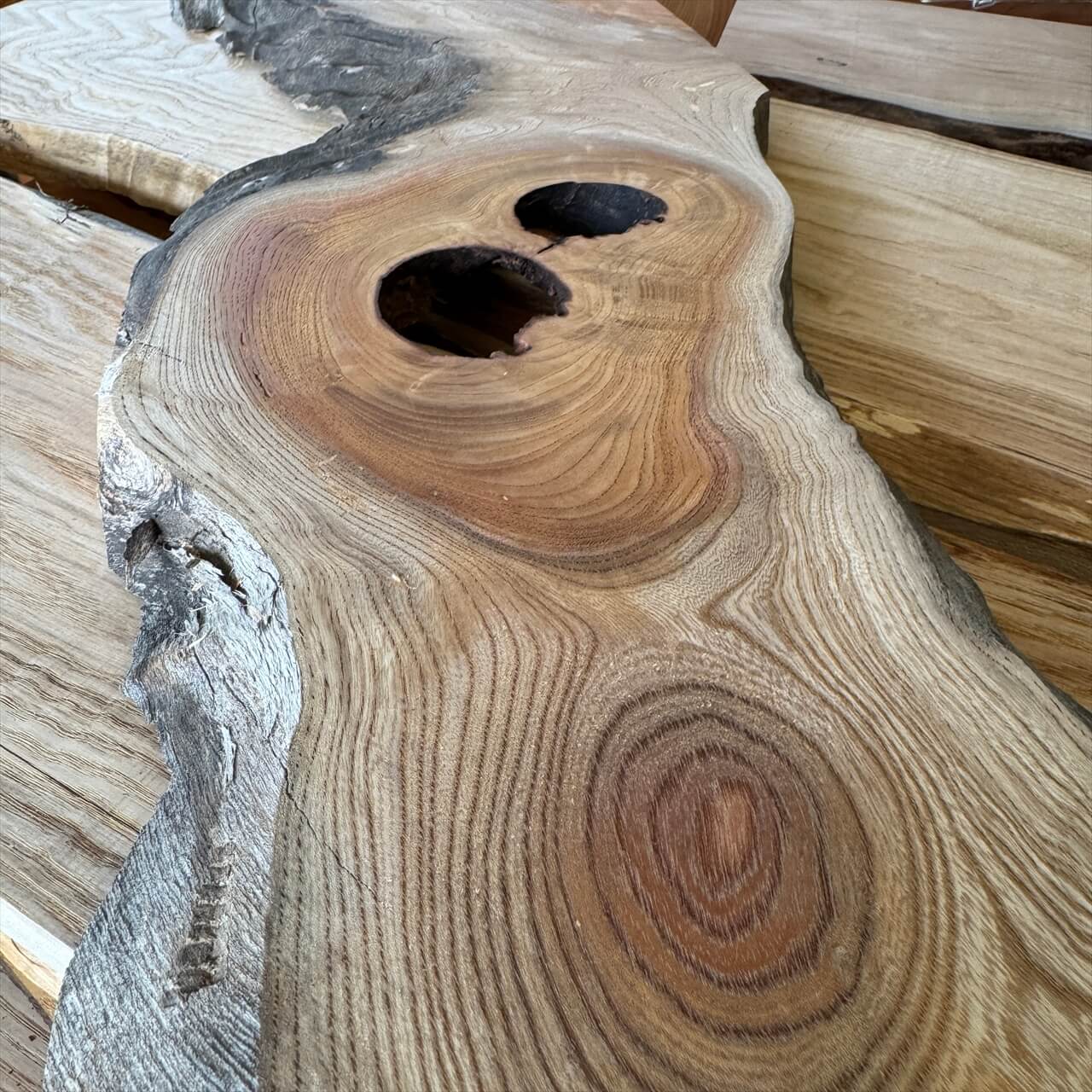 【インスタ限定】一枚板の端材を紹介しています。