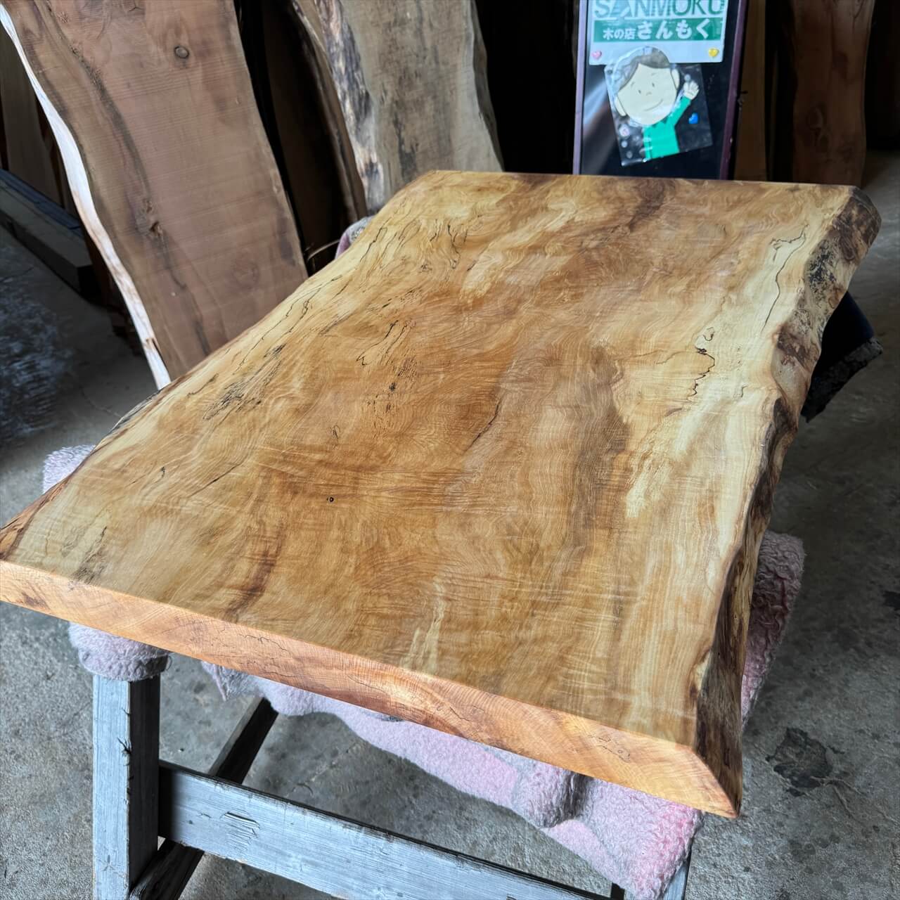 新作入荷＆セール対象】岩手県産トチ・カツラ・ニレ の 独特な一枚板