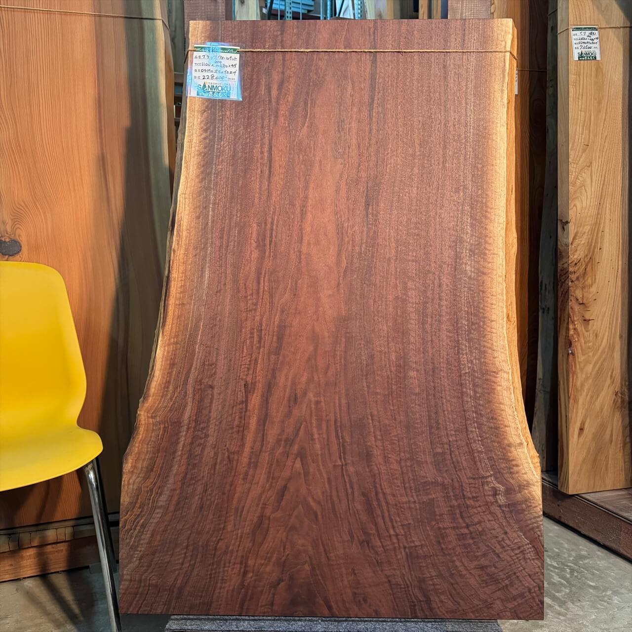 ブラックウォールナット一枚板 1100×600~680×45㎜【オイル塗装 仕上げ済み】