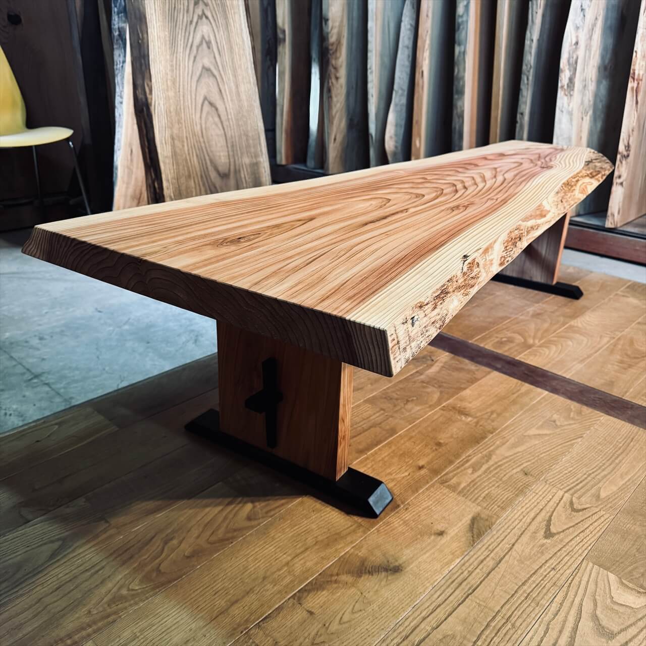 【お客様より製作のご依頼】まるでソファーテーブル！？ 杉とコクタンで造ったベンチ