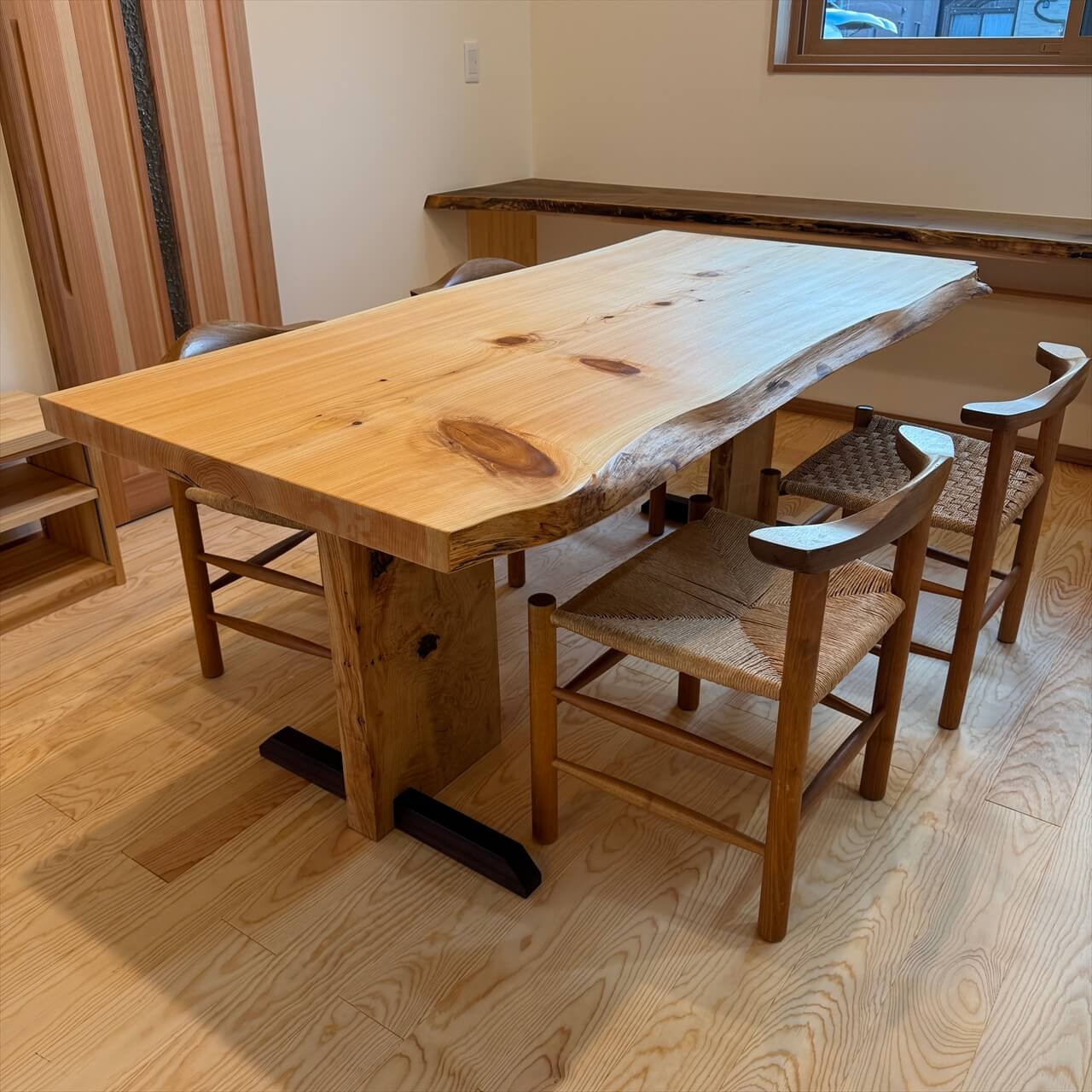 【お客様より】ダイニングに岩手県産サワラ一枚板＆オリジナル脚を使っていただきました。